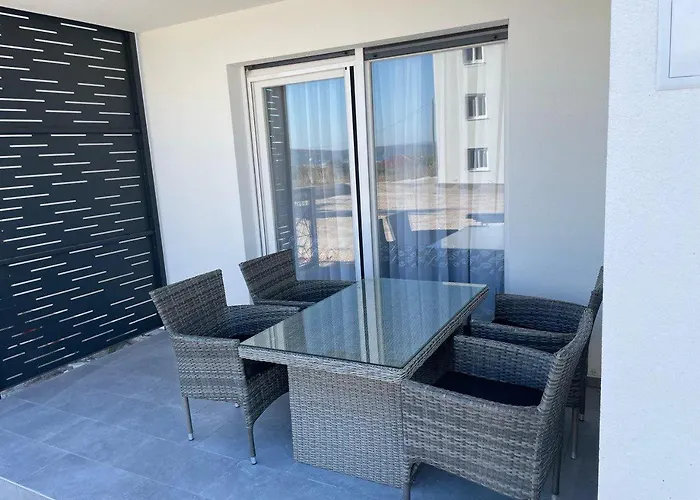 Katja In * 特罗吉尔